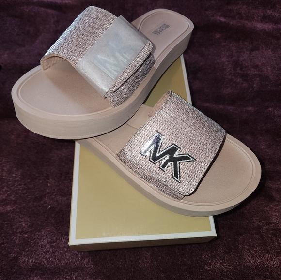 NEW Michael Kors Slides - Picture 1 of 5